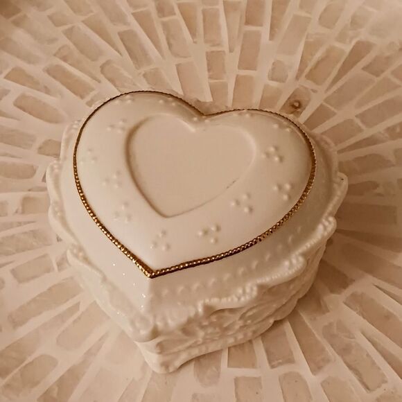 Heart Shaped Musical Trinket Holder, Keepsake Holder - Picture 4 of 13